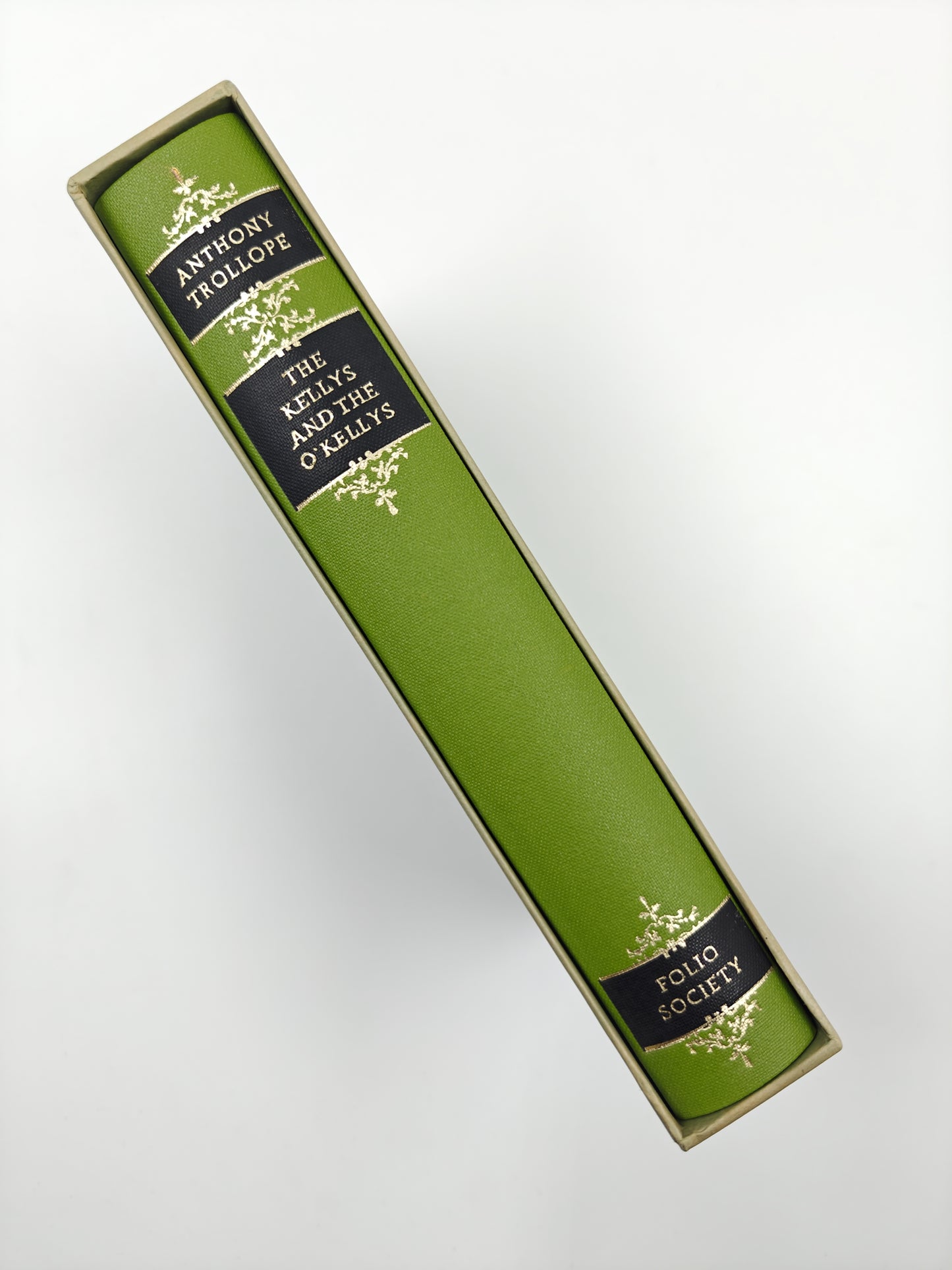 The kellys and the O'kellys - Folio society
